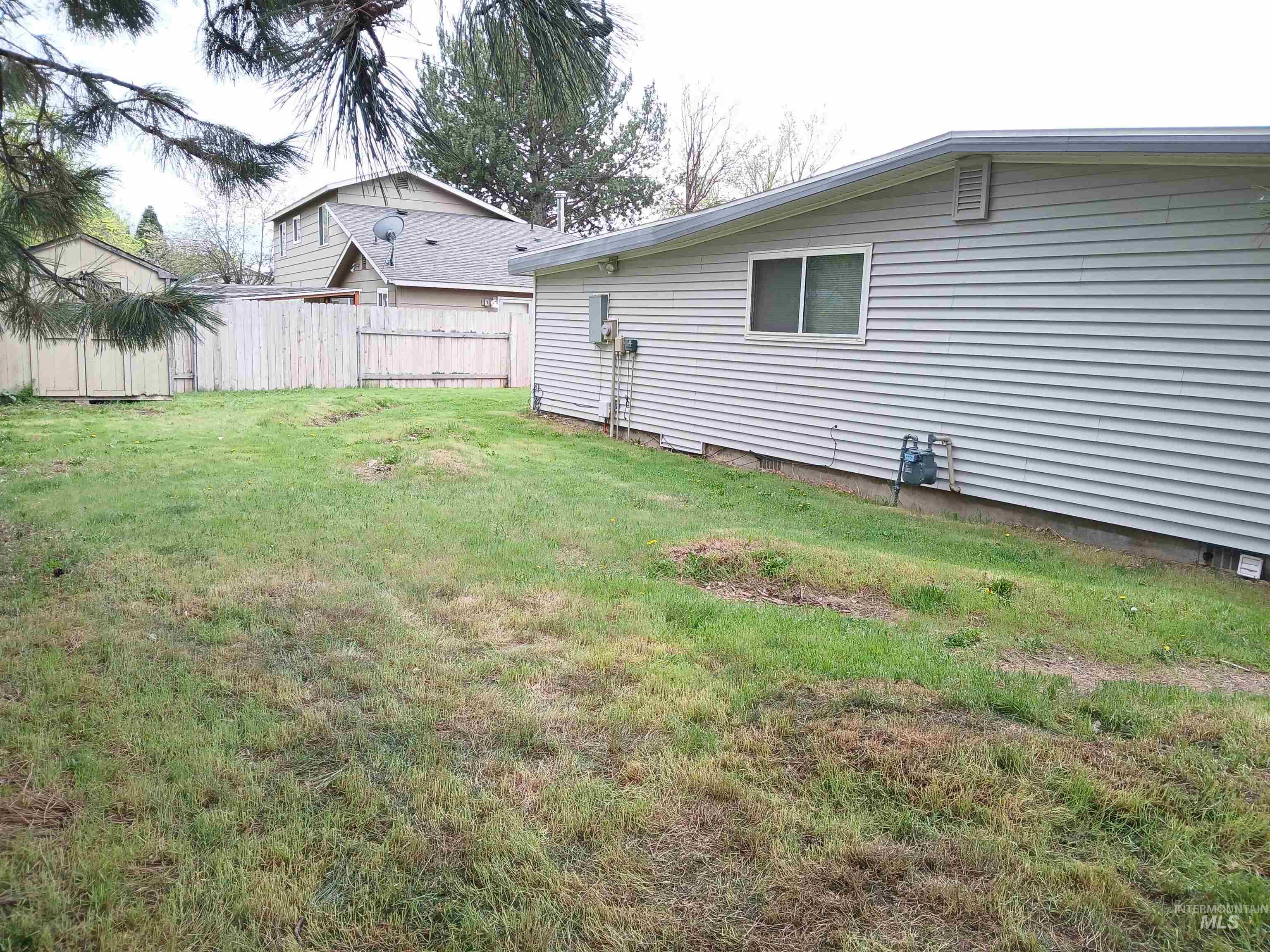 2224 S Rachel Circle, Boise, Idaho 83706-4608, 4 Bedrooms, 2 Bathrooms, Residential For Sale, Price $330,000,MLS 98980152