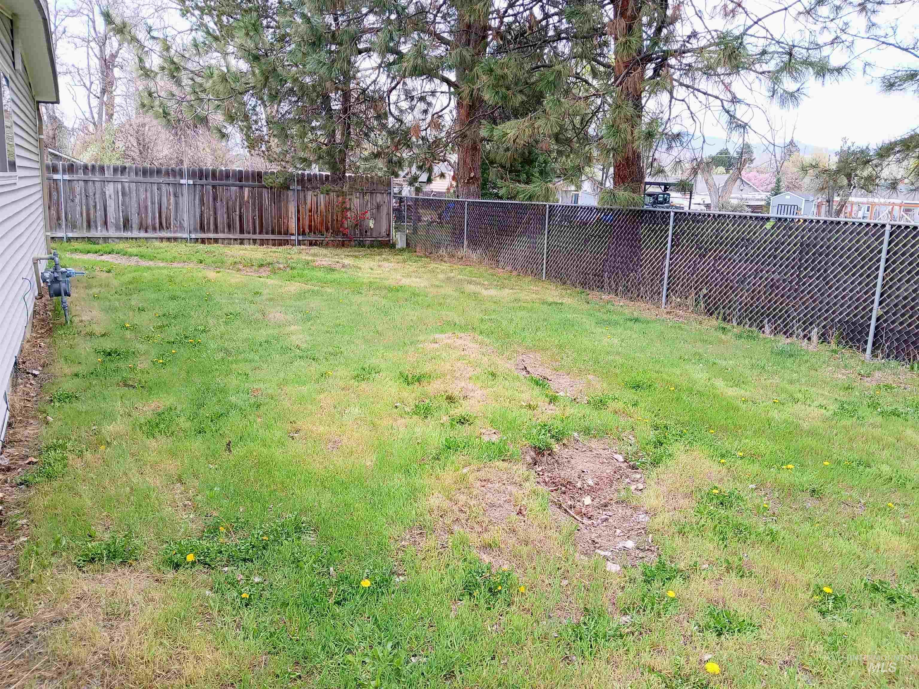 2224 S Rachel Circle, Boise, Idaho 83706-4608, 4 Bedrooms, 2 Bathrooms, Residential For Sale, Price $330,000,MLS 98980152