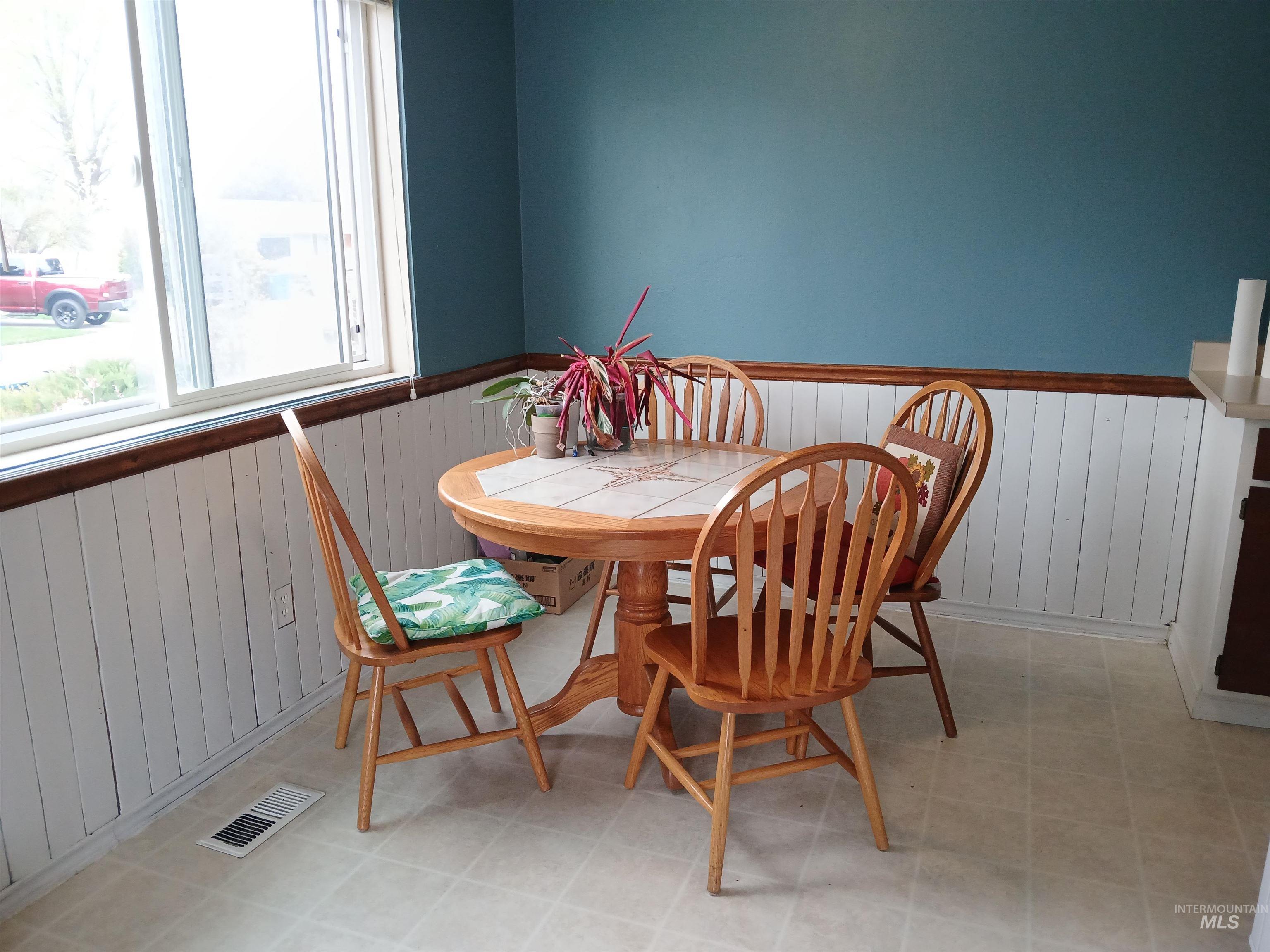 2224 S Rachel Circle, Boise, Idaho 83706-4608, 4 Bedrooms, 2 Bathrooms, Residential For Sale, Price $330,000,MLS 98980152