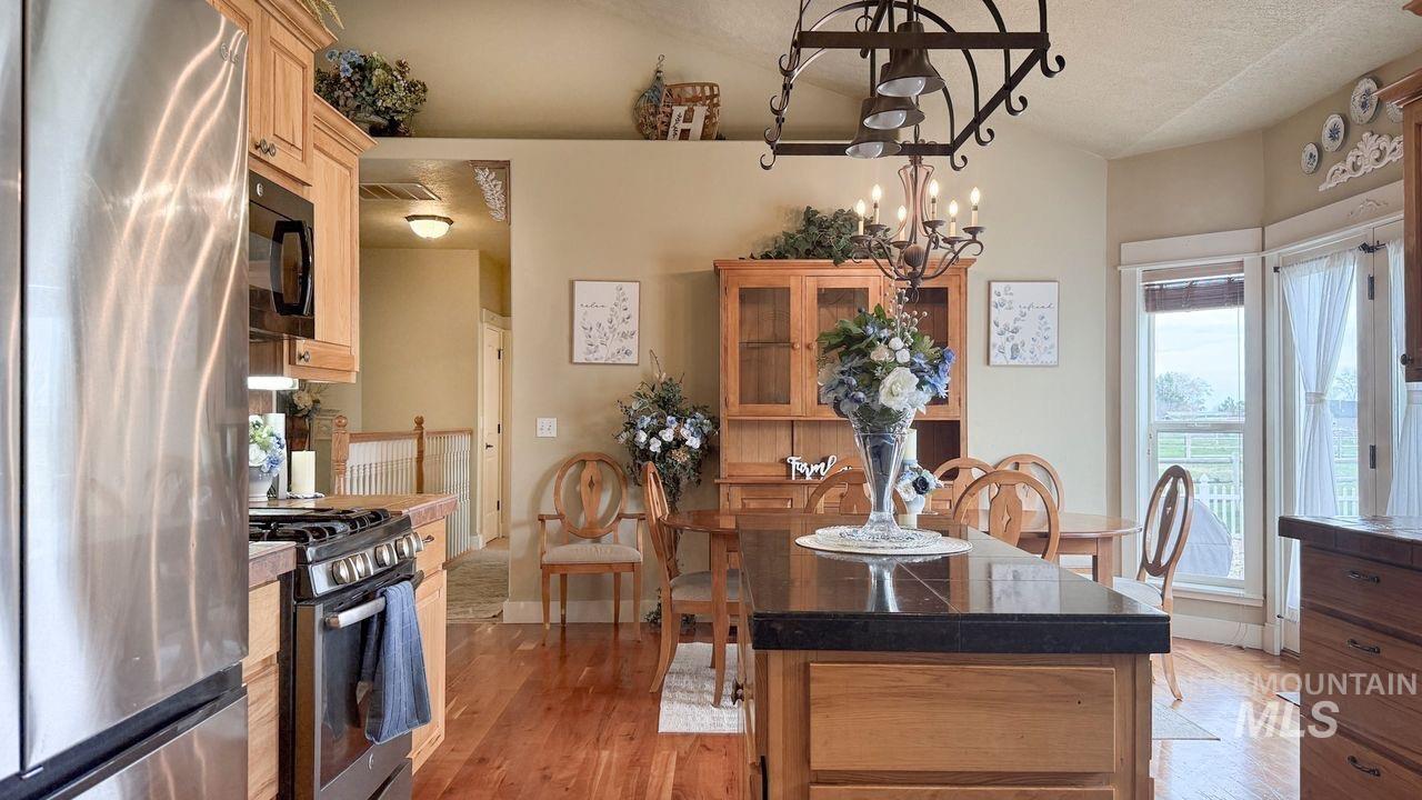 2675 Kings Way Drive, Homedale, Idaho 83628, 5 Bedrooms, 3 Bathrooms, Residential For Sale, Price $989,000,MLS 98980157