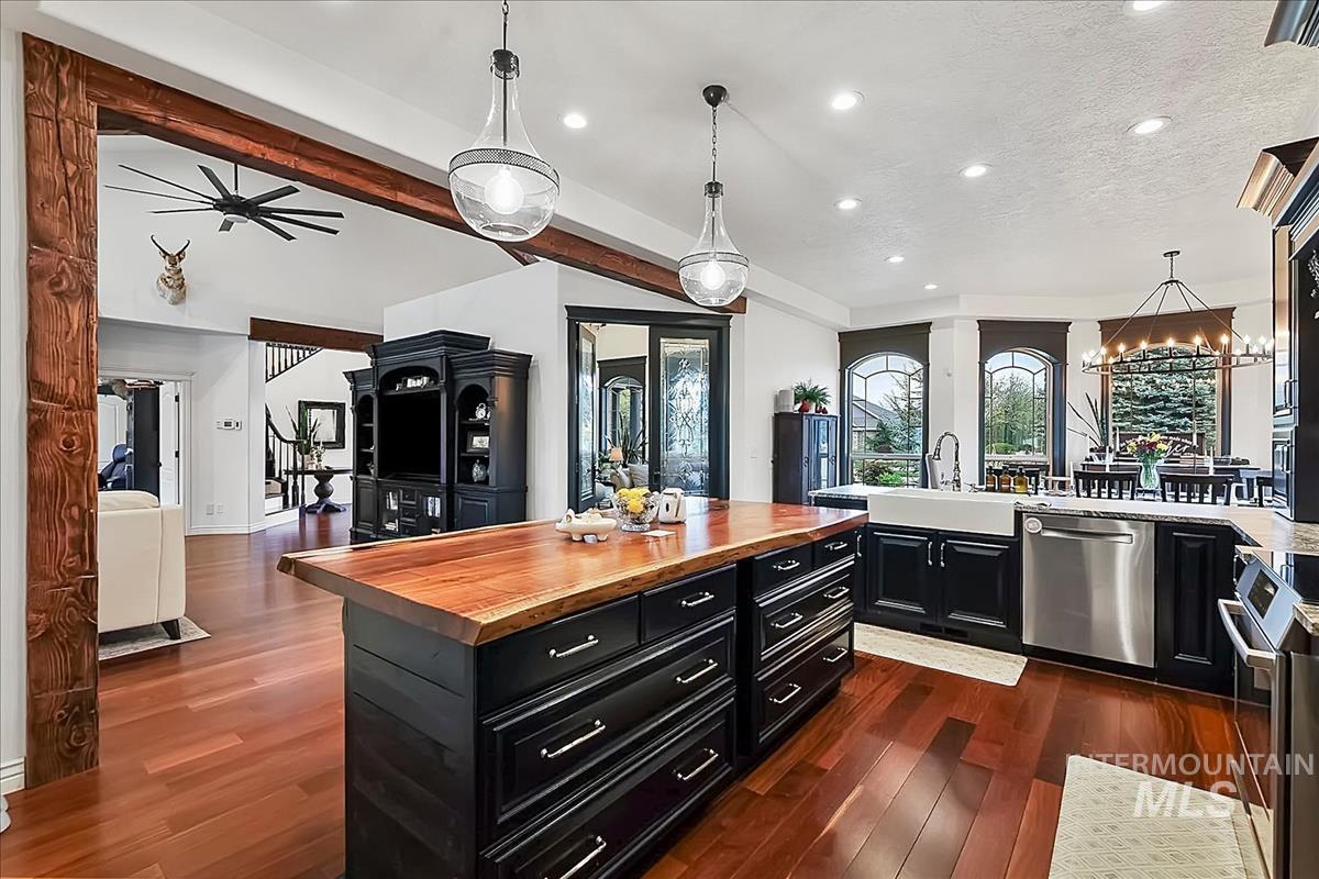 12343 whitechapel way, Nampa, Idaho 83686, 4 Bedrooms, 5 Bathrooms, Residential For Sale, Price $1,140,000,MLS 98980159