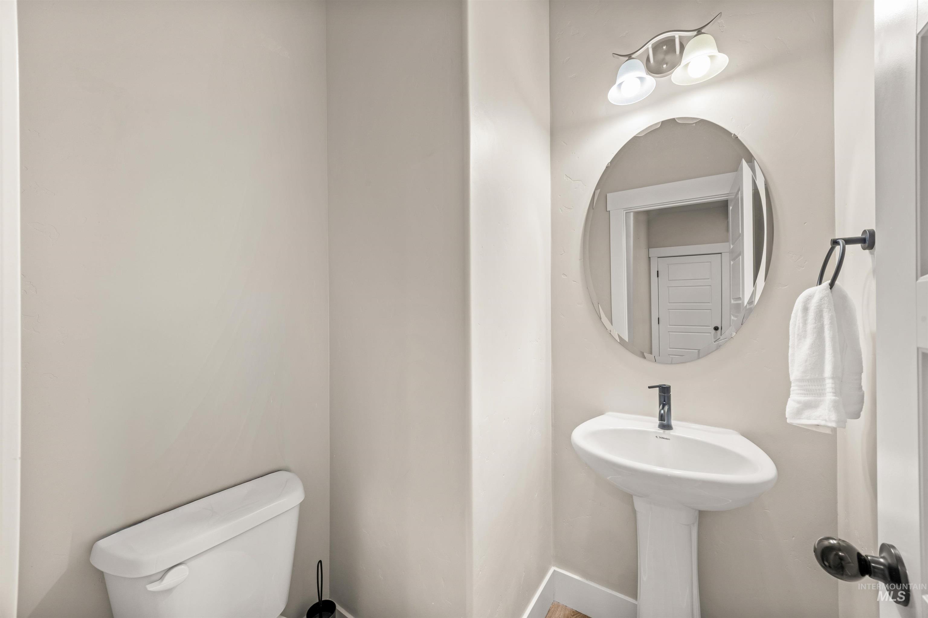 1005 E Trophy St, Kuna, Idaho 83634, 4 Bedrooms, 2.5 Bathrooms, Residential For Sale, Price $679,900,MLS 98980160