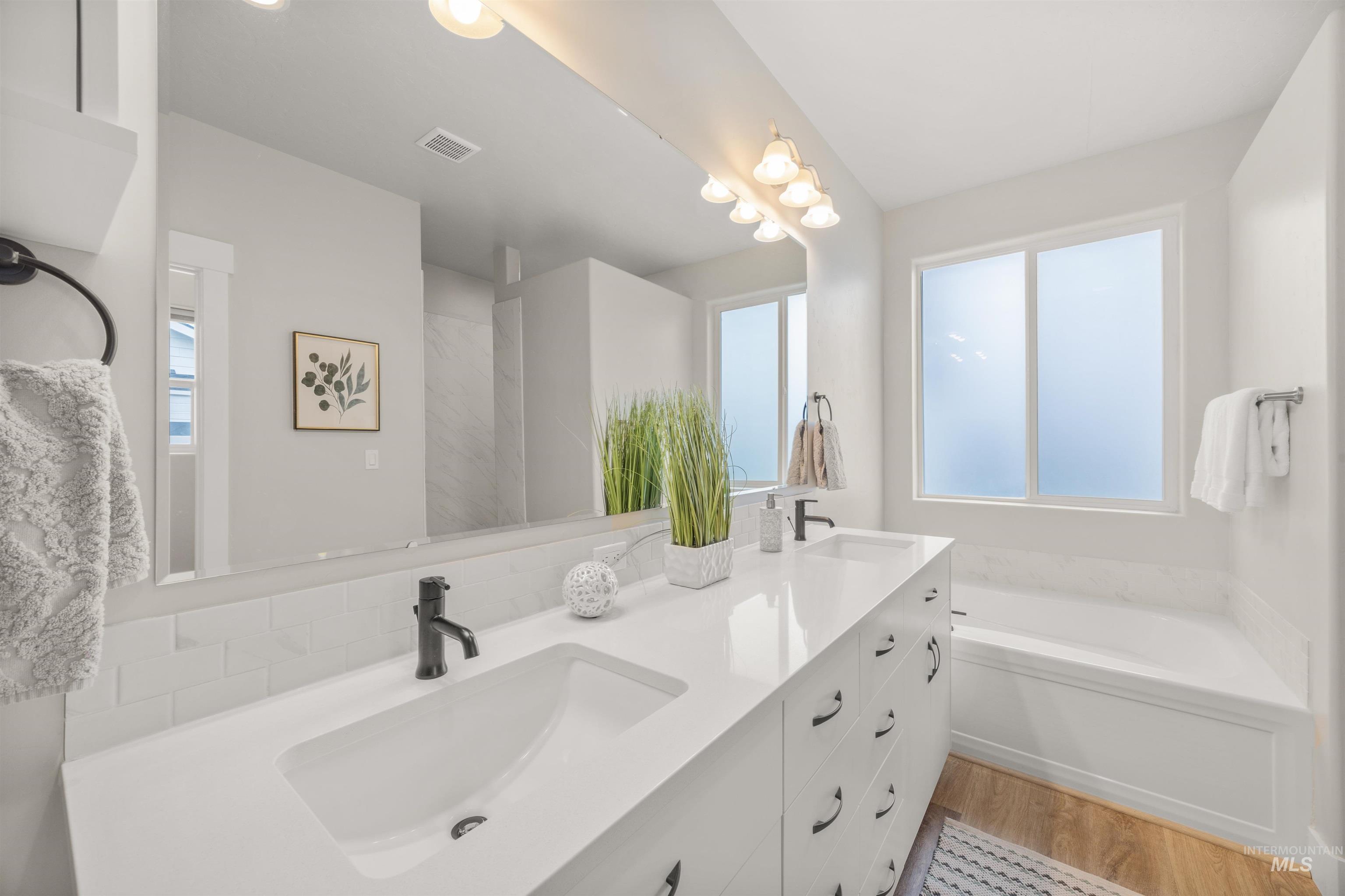 1005 E Trophy St, Kuna, Idaho 83634, 4 Bedrooms, 2.5 Bathrooms, Residential For Sale, Price $679,900,MLS 98980160