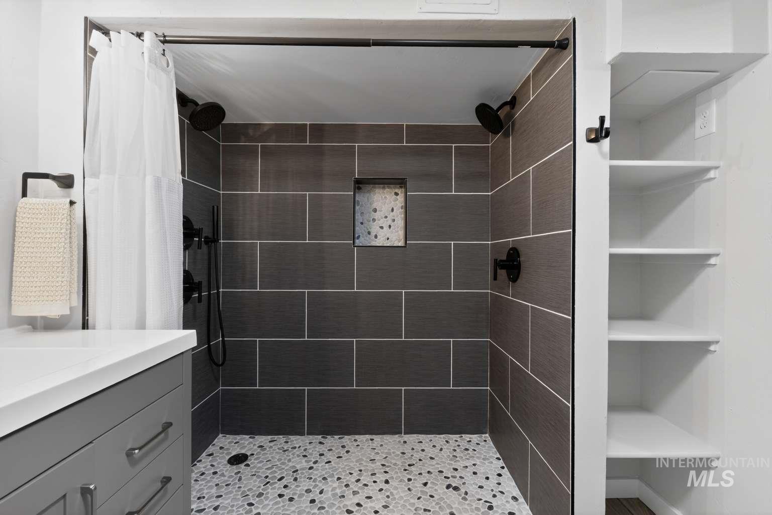 511 W Village Ln, Boise, Idaho 83702, 3 Bedrooms, 2 Bathrooms, Residential For Sale, Price $519,900,MLS 98980161