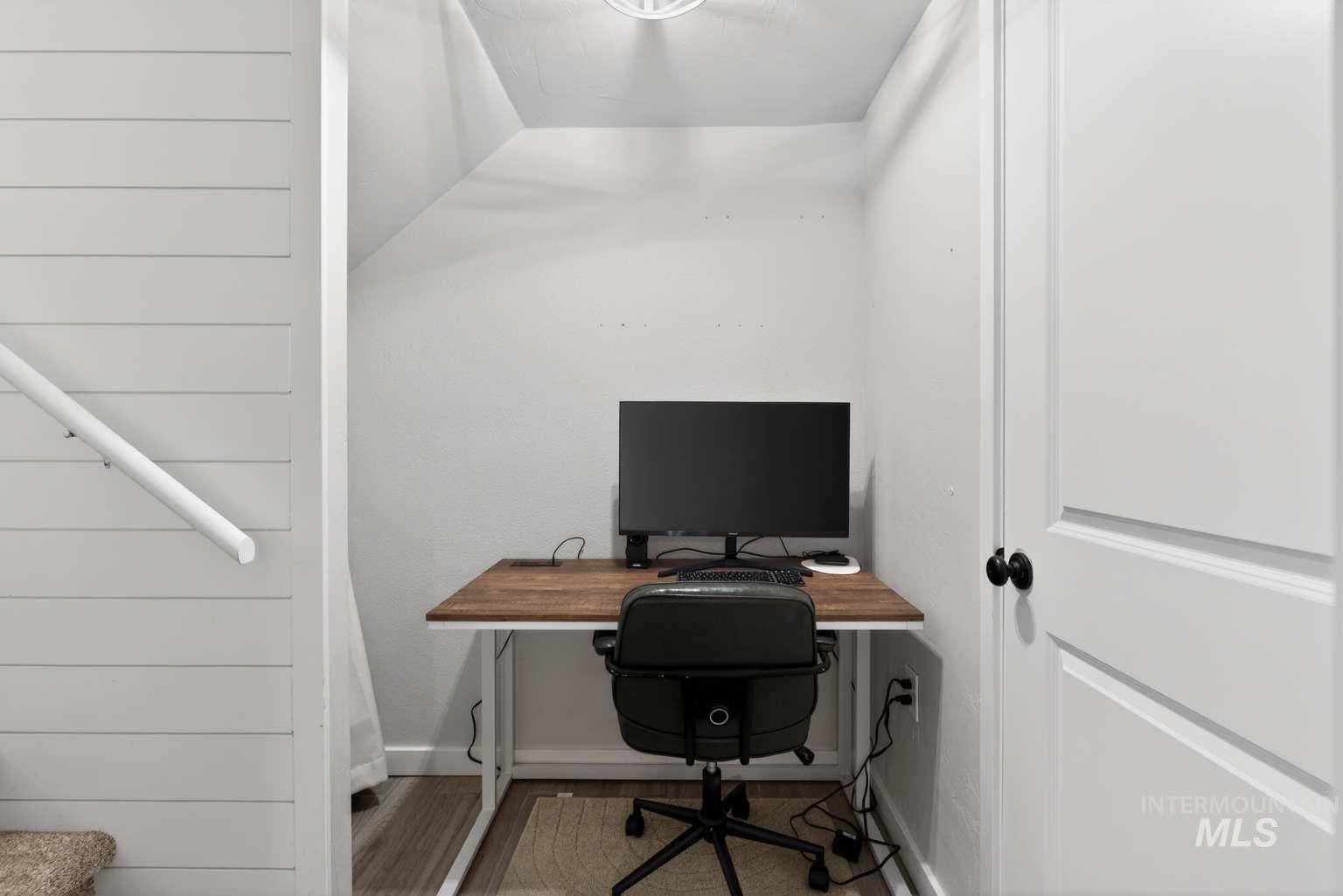 511 W Village Ln, Boise, Idaho 83702, 3 Bedrooms, 2 Bathrooms, Residential For Sale, Price $519,900,MLS 98980161