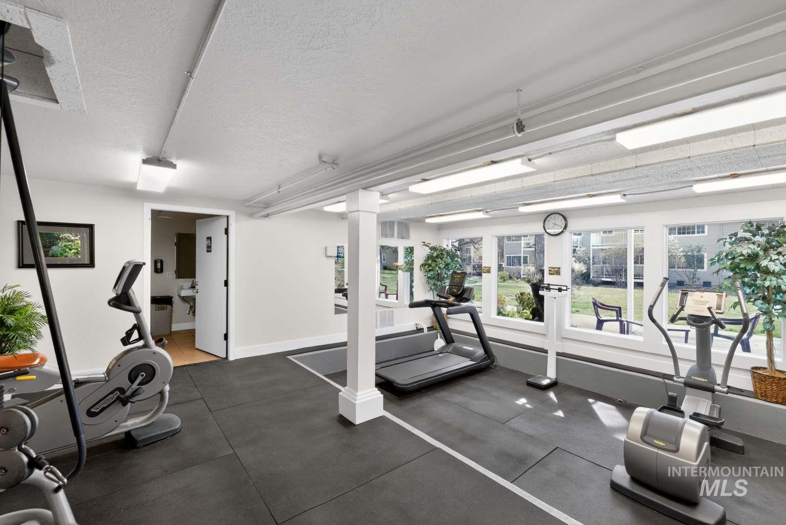 511 W Village Ln, Boise, Idaho 83702, 3 Bedrooms, 2 Bathrooms, Residential For Sale, Price $519,900,MLS 98980161