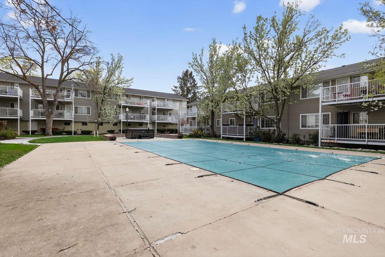 511 W Village Ln, Boise, Idaho 83702, 3 Bedrooms, 2 Bathrooms, Residential For Sale, Price $519,900,MLS 98980161