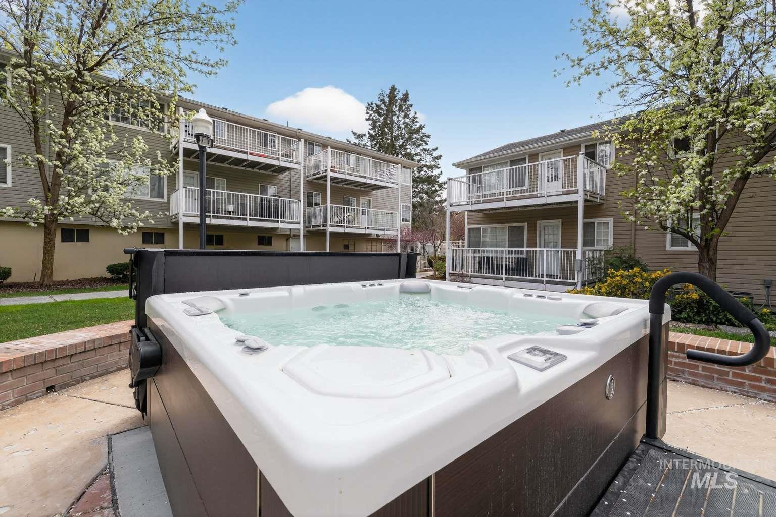 511 W Village Ln, Boise, Idaho 83702, 3 Bedrooms, 2 Bathrooms, Residential For Sale, Price $519,900,MLS 98980161