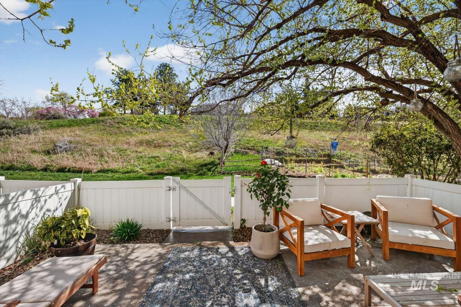 511 W Village Ln, Boise, Idaho 83702, 3 Bedrooms, 2 Bathrooms, Residential For Sale, Price $519,900,MLS 98980161