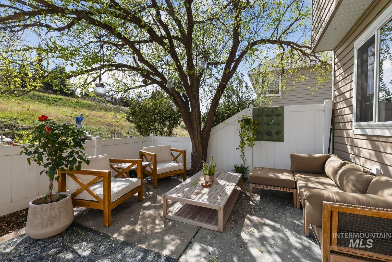 511 W Village Ln, Boise, Idaho 83702, 3 Bedrooms, 2 Bathrooms, Residential For Sale, Price $519,900,MLS 98980161