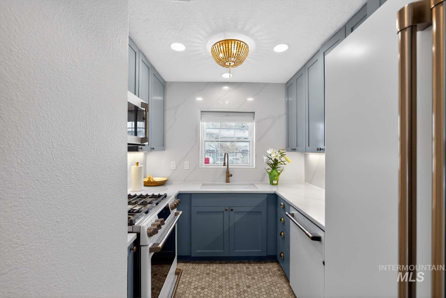 511 W Village Ln, Boise, Idaho 83702, 3 Bedrooms, 2 Bathrooms, Residential For Sale, Price $519,900,MLS 98980161