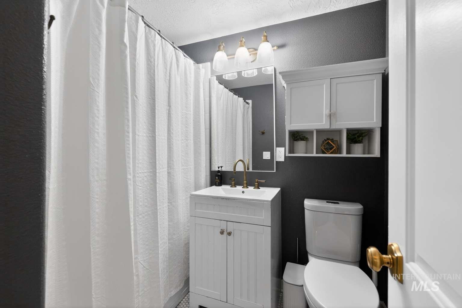 511 W Village Ln, Boise, Idaho 83702, 3 Bedrooms, 2 Bathrooms, Residential For Sale, Price $519,900,MLS 98980161