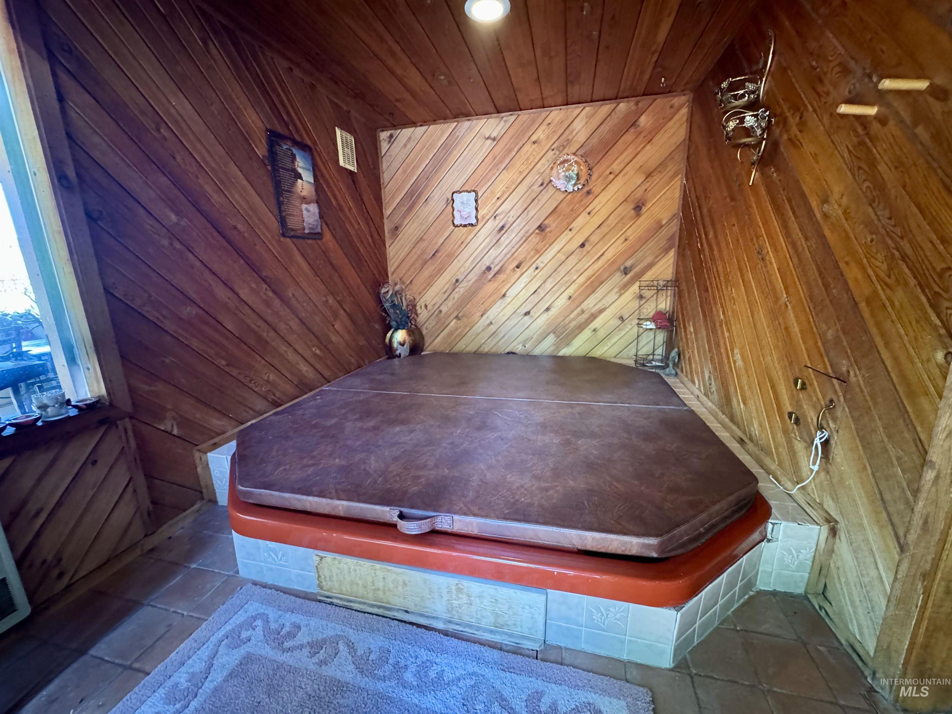 704 Floyd Avenue, Orofino, Idaho 83544, 3 Bedrooms, 2 Bathrooms, Residential For Sale, Price $368,000,MLS 98980165