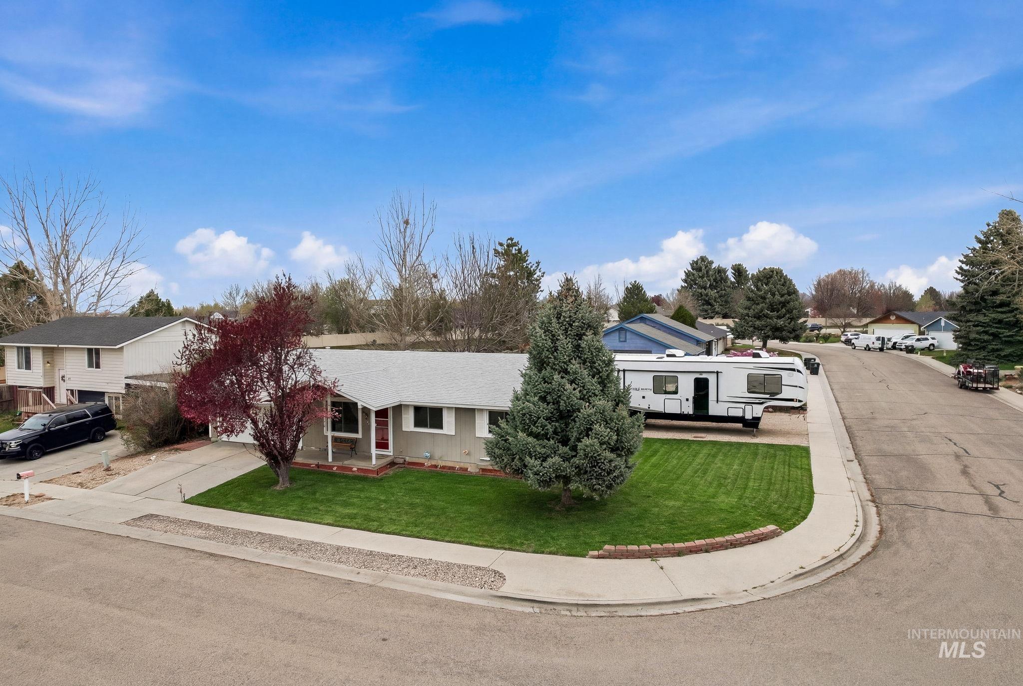 598 E Easy St, Kuna, Idaho 83634, 3 Bedrooms, 1.5 Bathrooms, Residential For Sale, Price $369,900,MLS 98980167