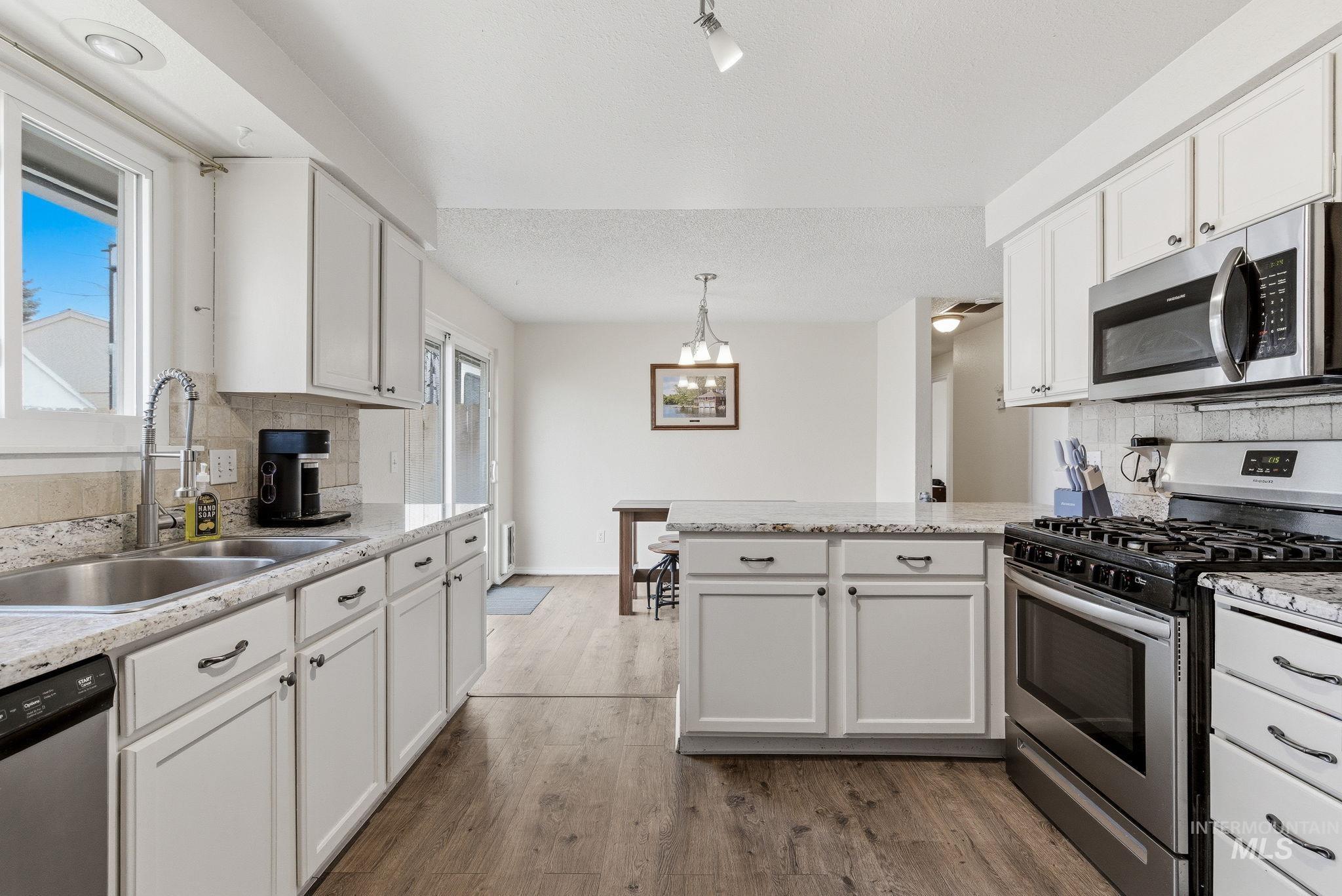 598 E Easy St, Kuna, Idaho 83634, 3 Bedrooms, 1.5 Bathrooms, Residential For Sale, Price $369,900,MLS 98980167