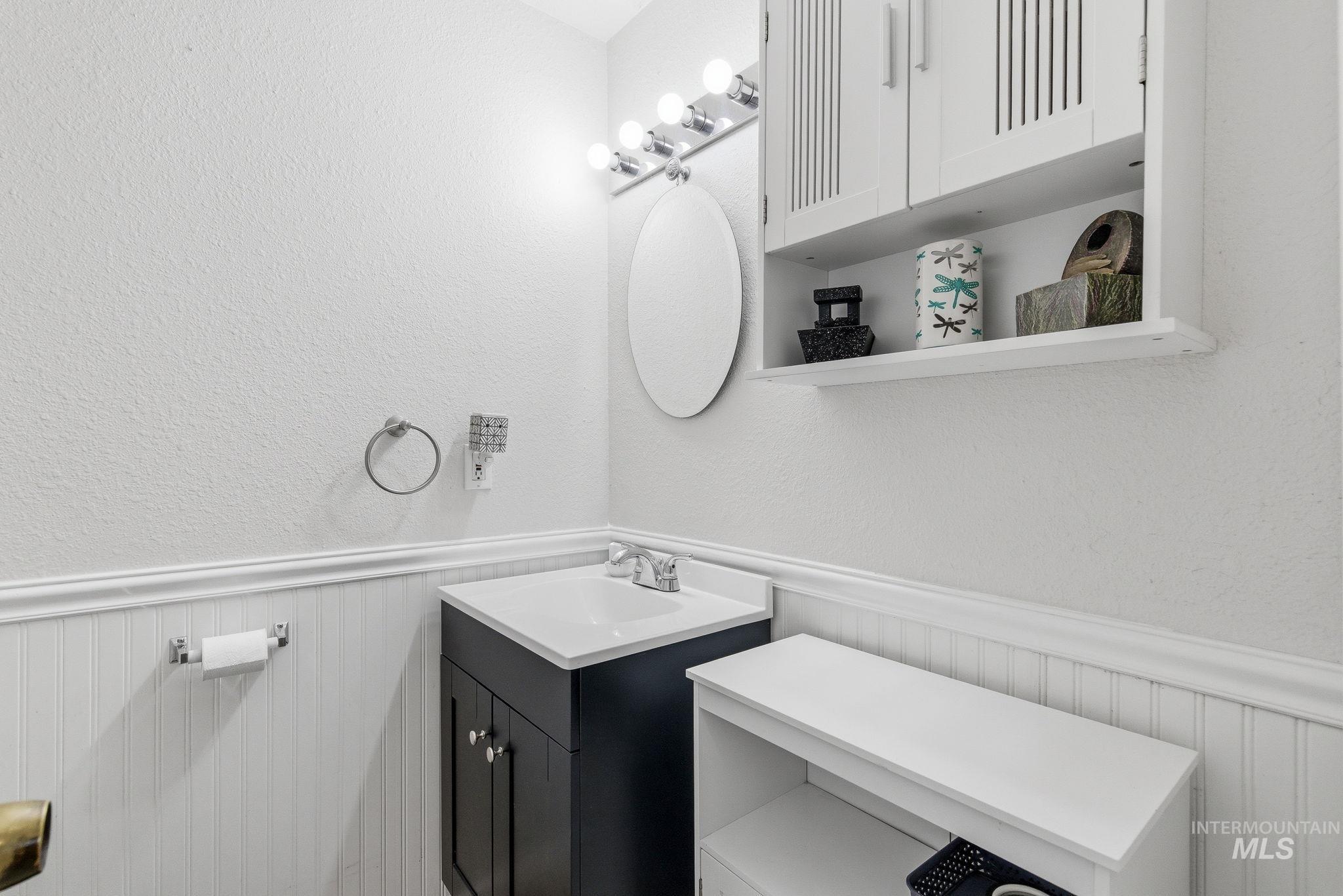 598 E Easy St, Kuna, Idaho 83634, 3 Bedrooms, 1.5 Bathrooms, Residential For Sale, Price $369,900,MLS 98980167