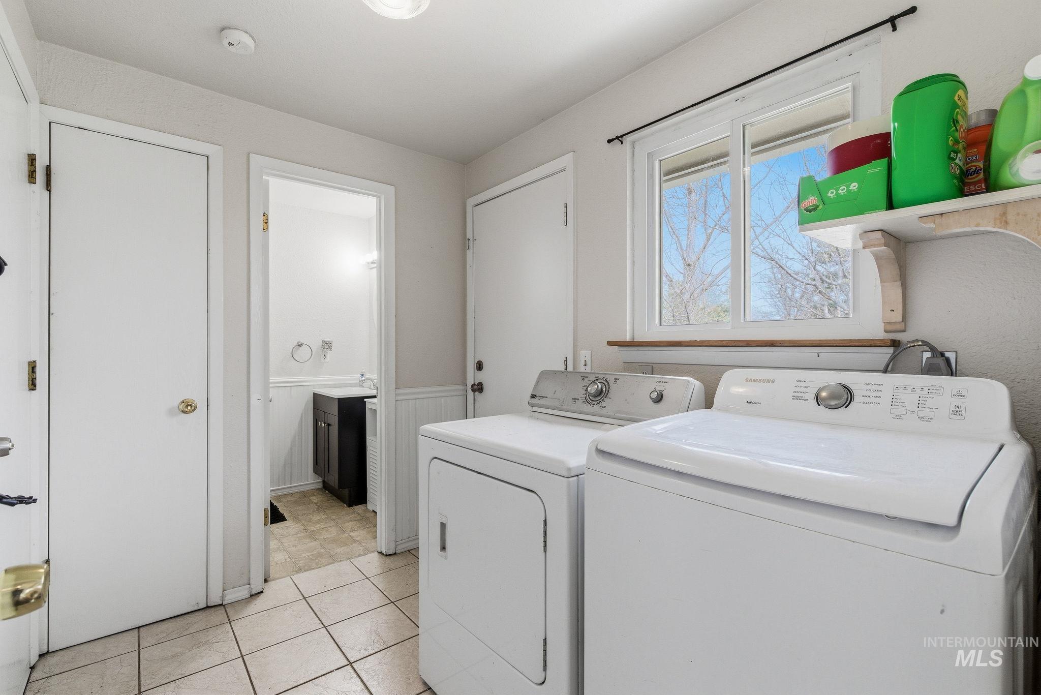 598 E Easy St, Kuna, Idaho 83634, 3 Bedrooms, 1.5 Bathrooms, Residential For Sale, Price $369,900,MLS 98980167