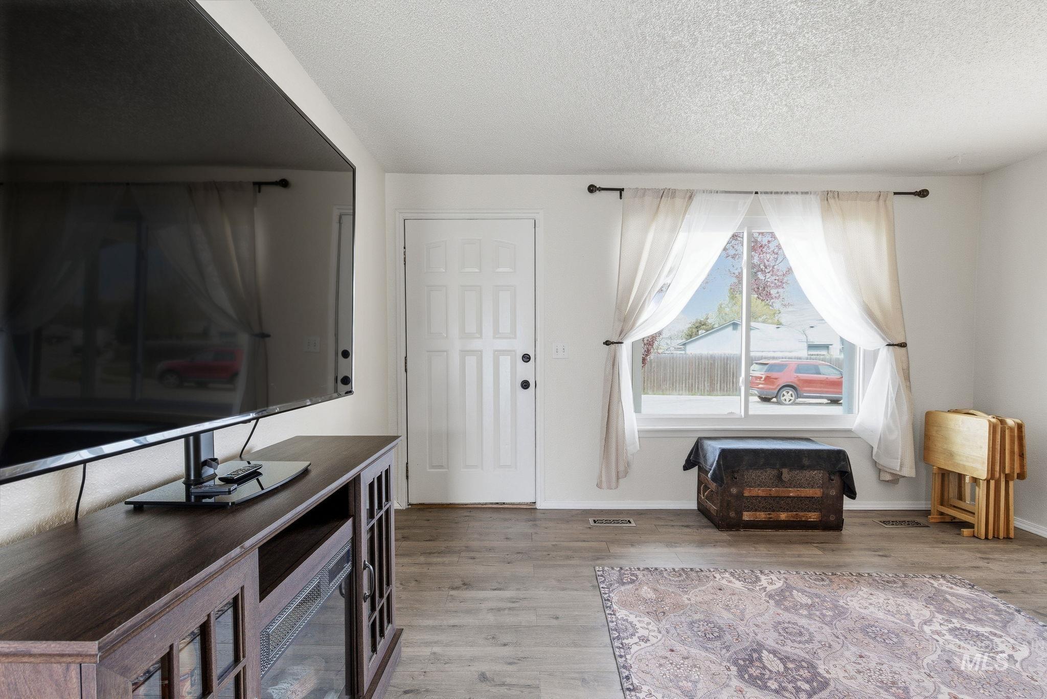 598 E Easy St, Kuna, Idaho 83634, 3 Bedrooms, 1.5 Bathrooms, Residential For Sale, Price $369,900,MLS 98980167