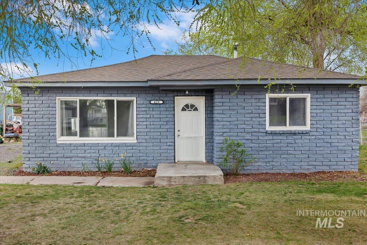 429 Wakefield St., Twin Falls, Idaho 83301, 2 Bedrooms, 1 Bathroom, Residential For Sale, Price $209,900,MLS 98980169