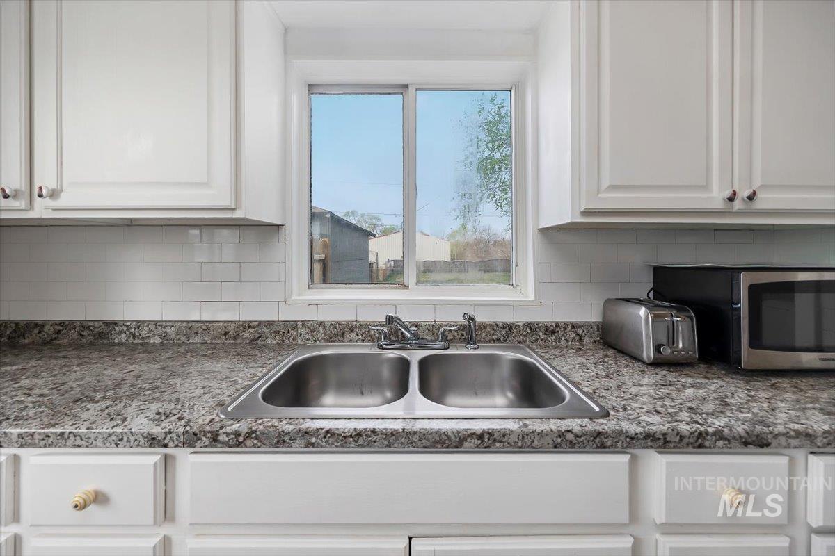 429 Wakefield St., Twin Falls, Idaho 83301, 2 Bedrooms, 1 Bathroom, Residential For Sale, Price $209,900,MLS 98980169