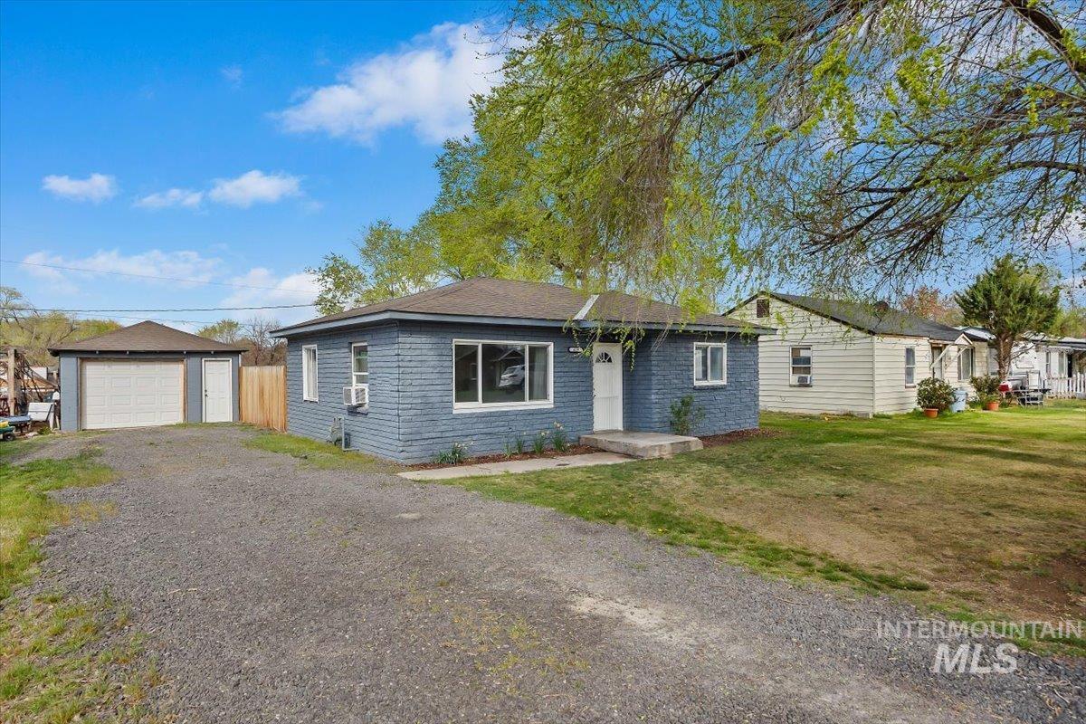 429 Wakefield St., Twin Falls, Idaho 83301, 2 Bedrooms, 1 Bathroom, Residential For Sale, Price $209,900,MLS 98980169