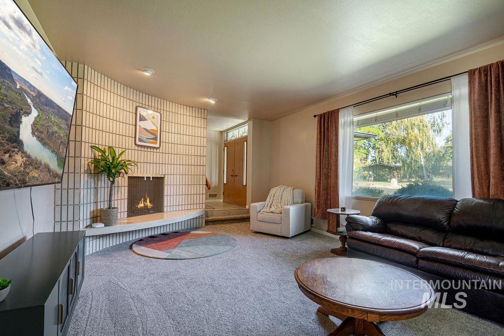 2138 Hillcrest Drive, Twin Falls, Idaho 83301, 2 Bedrooms, 2 Bathrooms, Residential For Sale, Price $419,000,MLS 98980170