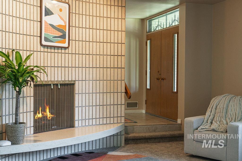 2138 Hillcrest Drive, Twin Falls, Idaho 83301, 2 Bedrooms, 2 Bathrooms, Residential For Sale, Price $419,000,MLS 98980170