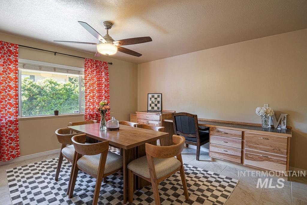 2138 Hillcrest Drive, Twin Falls, Idaho 83301, 2 Bedrooms, 2 Bathrooms, Residential For Sale, Price $419,000,MLS 98980170