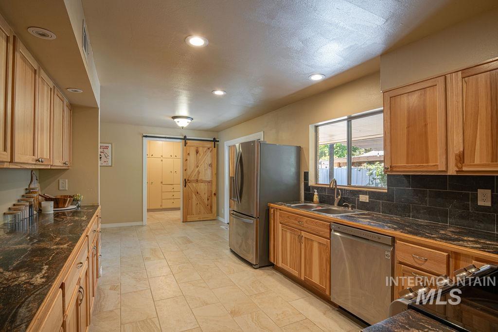 2138 Hillcrest Drive, Twin Falls, Idaho 83301, 2 Bedrooms, 2 Bathrooms, Residential For Sale, Price $419,000,MLS 98980170