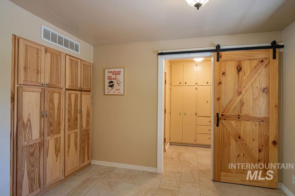 2138 Hillcrest Drive, Twin Falls, Idaho 83301, 2 Bedrooms, 2 Bathrooms, Residential For Sale, Price $419,000,MLS 98980170