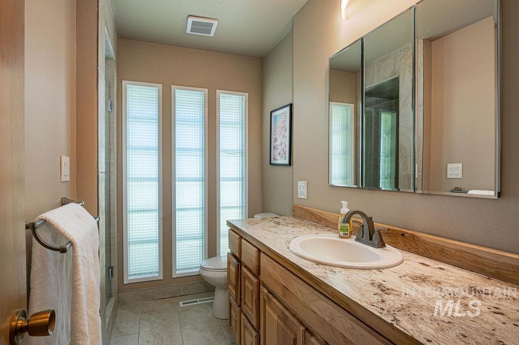 2138 Hillcrest Drive, Twin Falls, Idaho 83301, 2 Bedrooms, 2 Bathrooms, Residential For Sale, Price $419,000,MLS 98980170