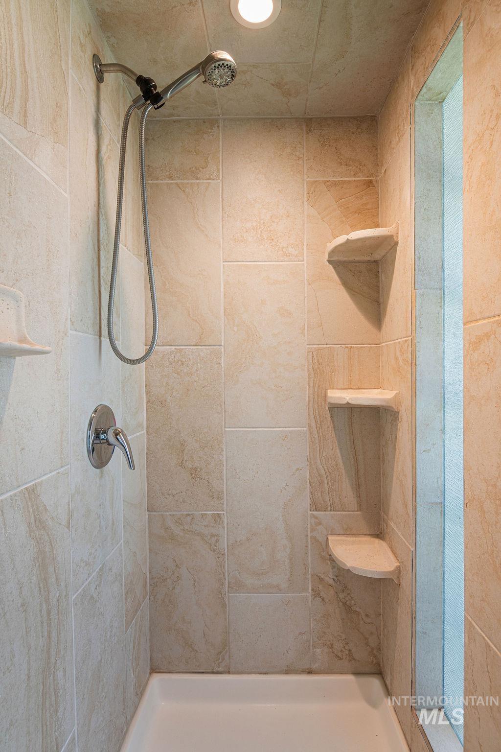 2138 Hillcrest Drive, Twin Falls, Idaho 83301, 2 Bedrooms, 2 Bathrooms, Residential For Sale, Price $419,000,MLS 98980170