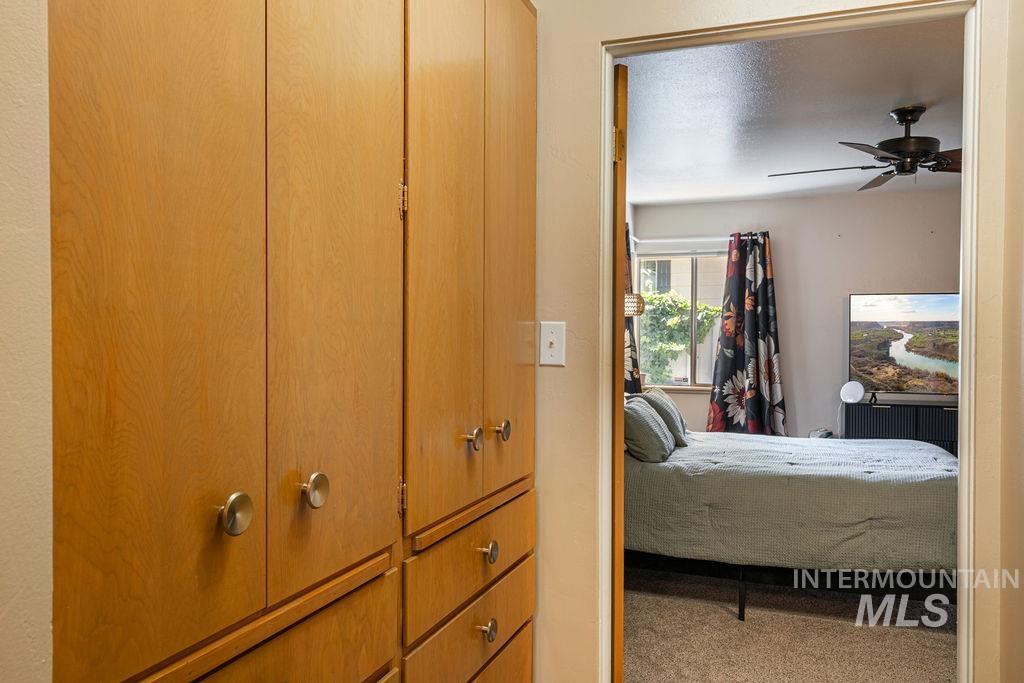 2138 Hillcrest Drive, Twin Falls, Idaho 83301, 2 Bedrooms, 2 Bathrooms, Residential For Sale, Price $419,000,MLS 98980170