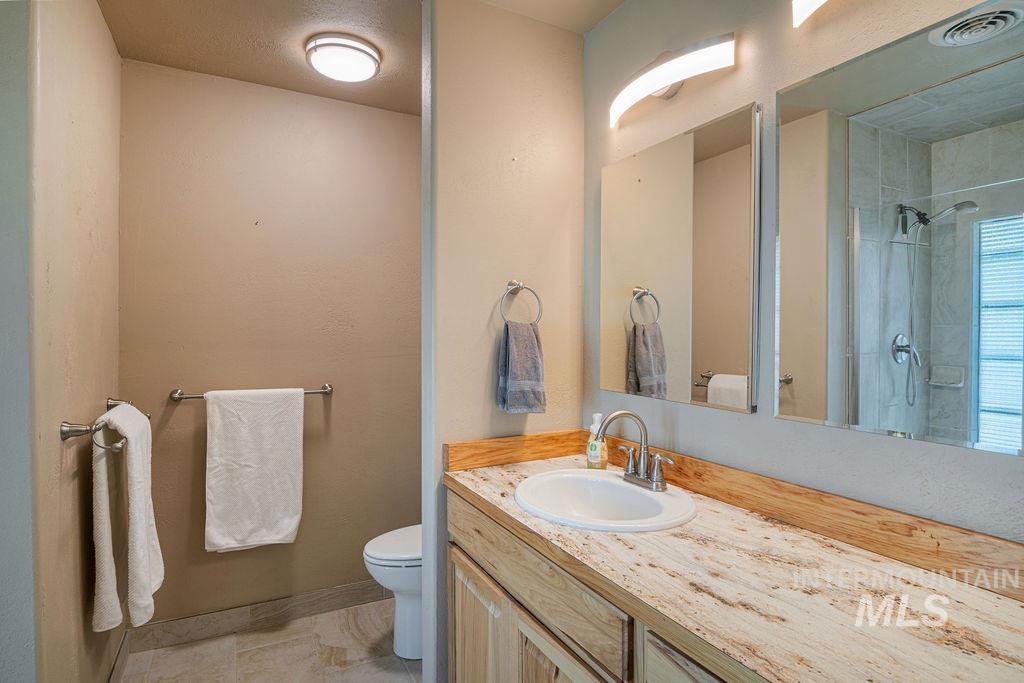 2138 Hillcrest Drive, Twin Falls, Idaho 83301, 2 Bedrooms, 2 Bathrooms, Residential For Sale, Price $419,000,MLS 98980170