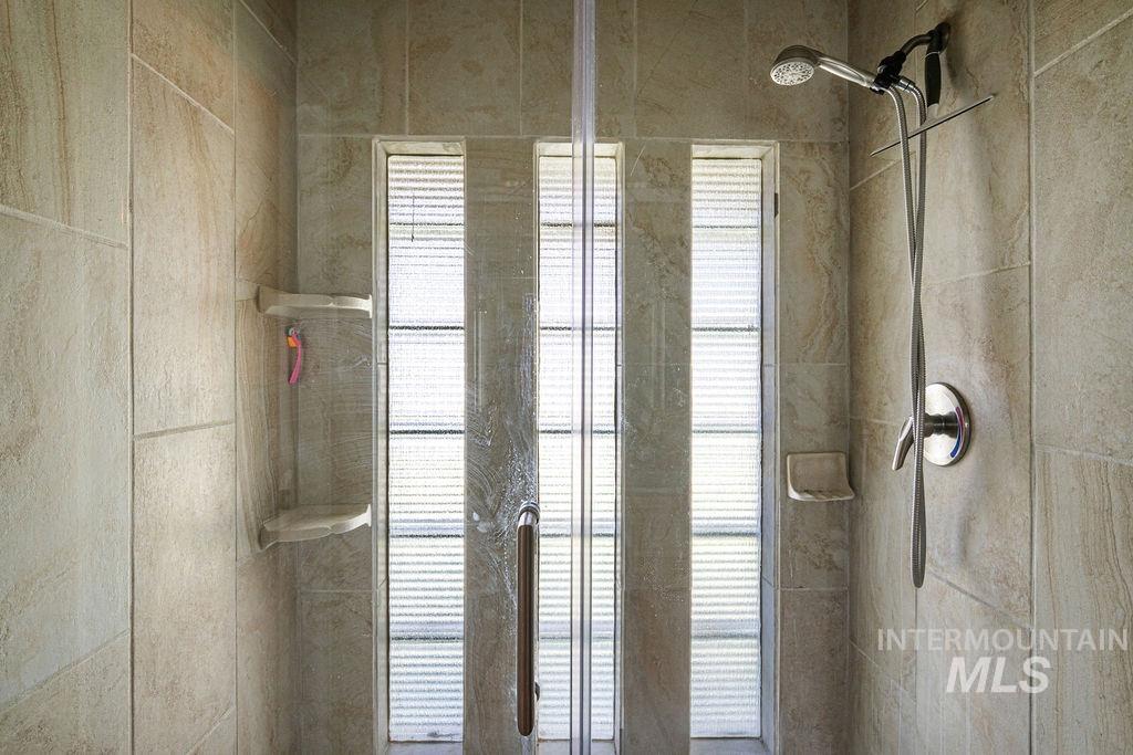 2138 Hillcrest Drive, Twin Falls, Idaho 83301, 2 Bedrooms, 2 Bathrooms, Residential For Sale, Price $419,000,MLS 98980170