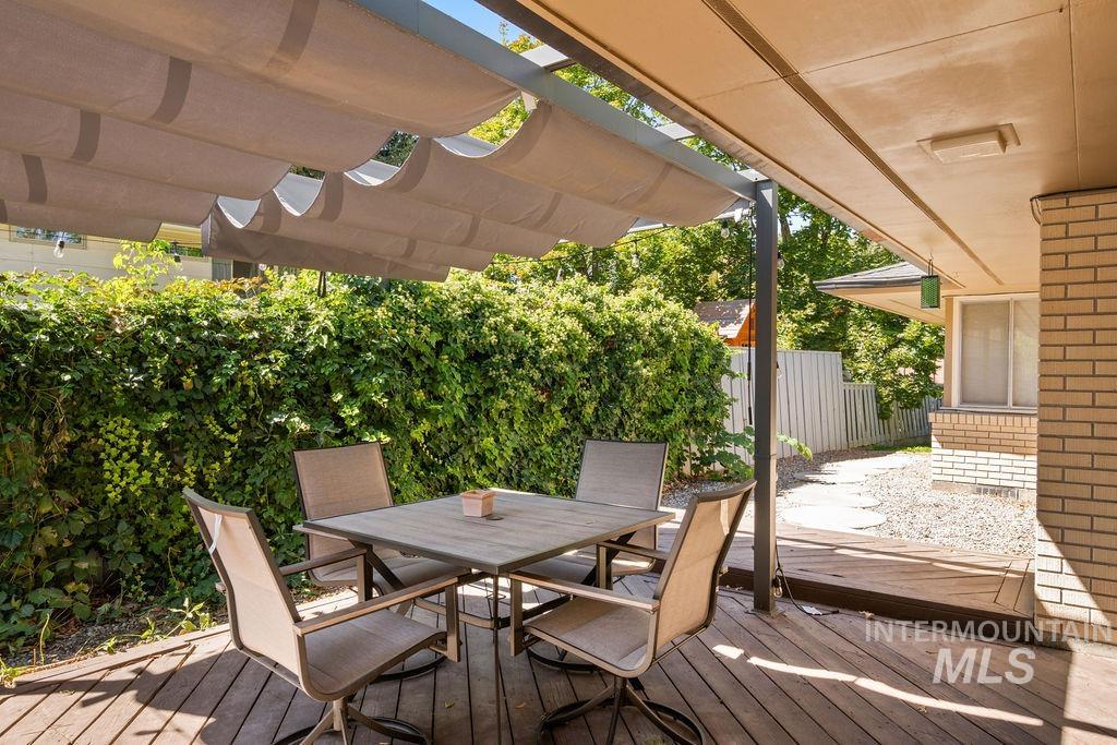 2138 Hillcrest Drive, Twin Falls, Idaho 83301, 2 Bedrooms, 2 Bathrooms, Residential For Sale, Price $419,000,MLS 98980170