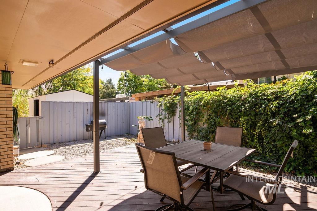 2138 Hillcrest Drive, Twin Falls, Idaho 83301, 2 Bedrooms, 2 Bathrooms, Residential For Sale, Price $419,000,MLS 98980170