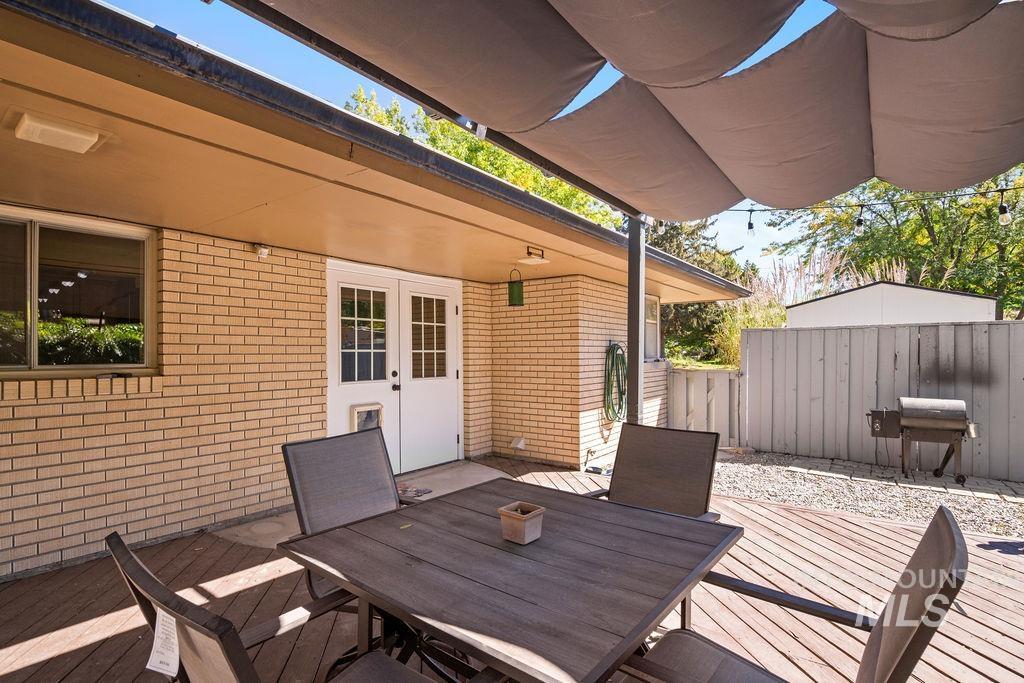 2138 Hillcrest Drive, Twin Falls, Idaho 83301, 2 Bedrooms, 2 Bathrooms, Residential For Sale, Price $419,000,MLS 98980170