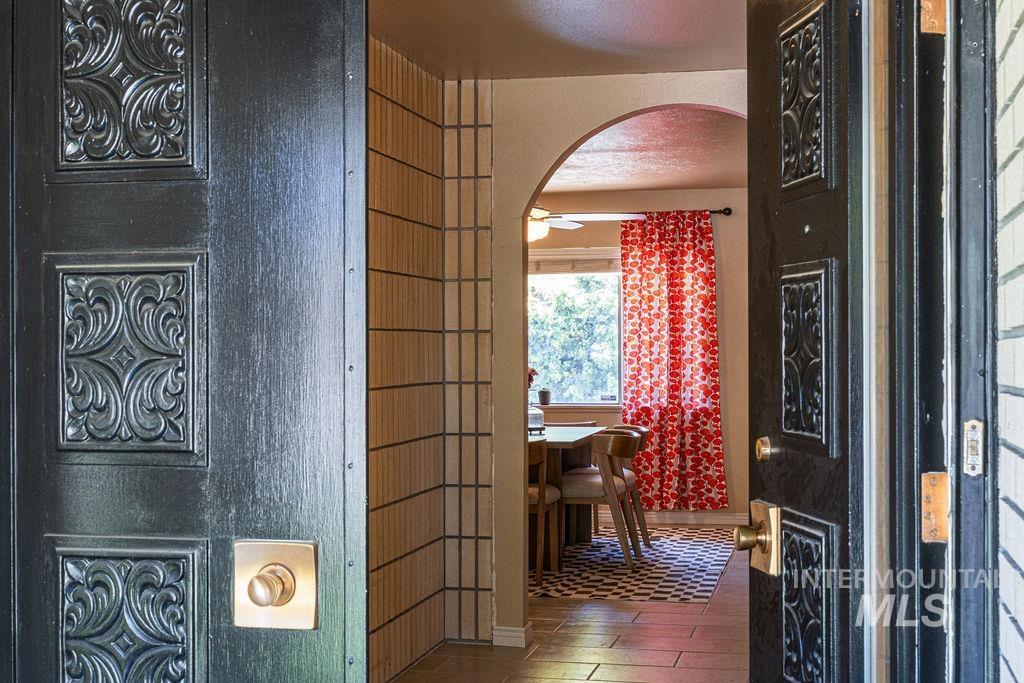 2138 Hillcrest Drive, Twin Falls, Idaho 83301, 2 Bedrooms, 2 Bathrooms, Residential For Sale, Price $419,000,MLS 98980170