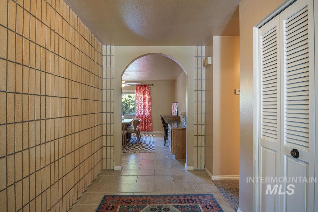 2138 Hillcrest Drive, Twin Falls, Idaho 83301, 2 Bedrooms, 2 Bathrooms, Residential For Sale, Price $419,000,MLS 98980170