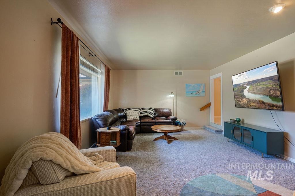 2138 Hillcrest Drive, Twin Falls, Idaho 83301, 2 Bedrooms, 2 Bathrooms, Residential For Sale, Price $419,000,MLS 98980170