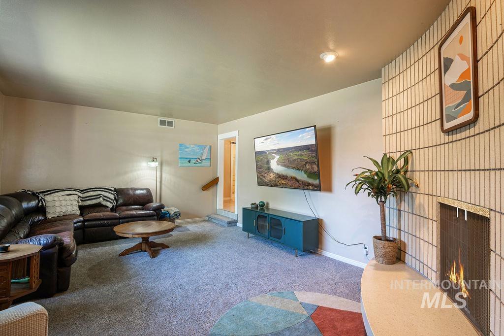 2138 Hillcrest Drive, Twin Falls, Idaho 83301, 2 Bedrooms, 2 Bathrooms, Residential For Sale, Price $419,000,MLS 98980170