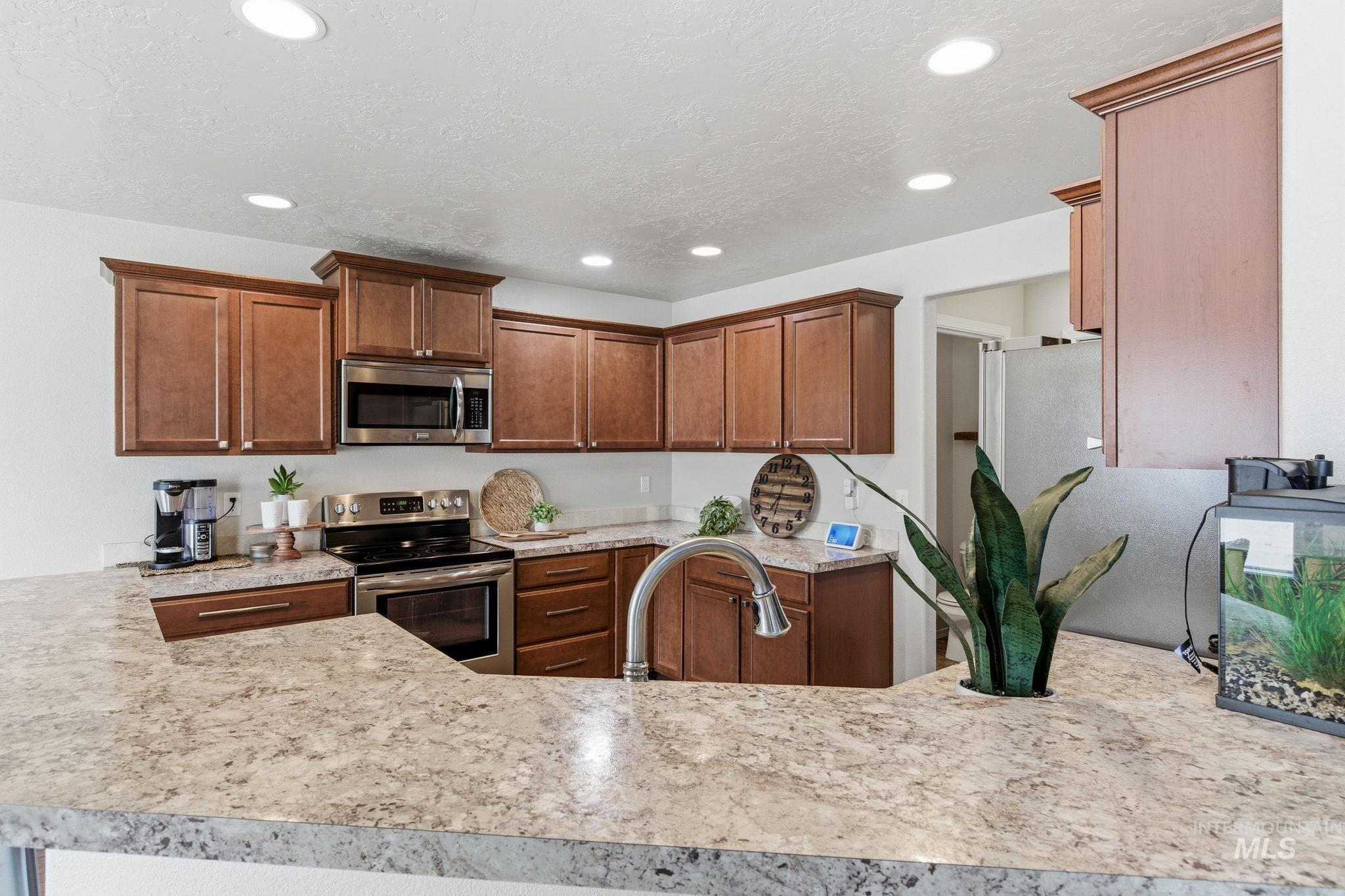 1980 W Turquoise Dr., Kuna, Idaho 83634, 6 Bedrooms, 3.5 Bathrooms, Residential For Sale, Price $537,900,MLS 98980172