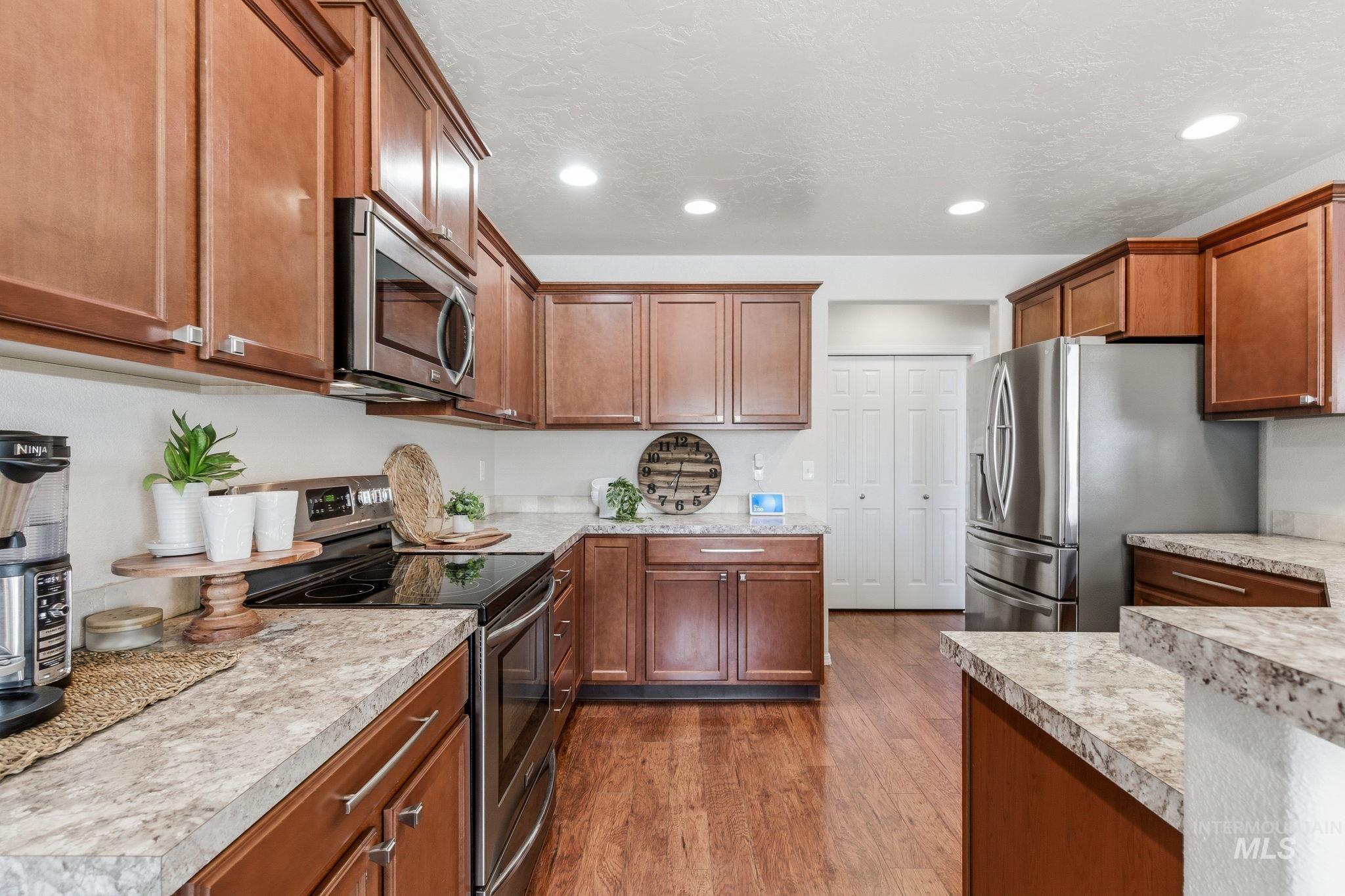 1980 W Turquoise Dr., Kuna, Idaho 83634, 6 Bedrooms, 3.5 Bathrooms, Residential For Sale, Price $537,900,MLS 98980172