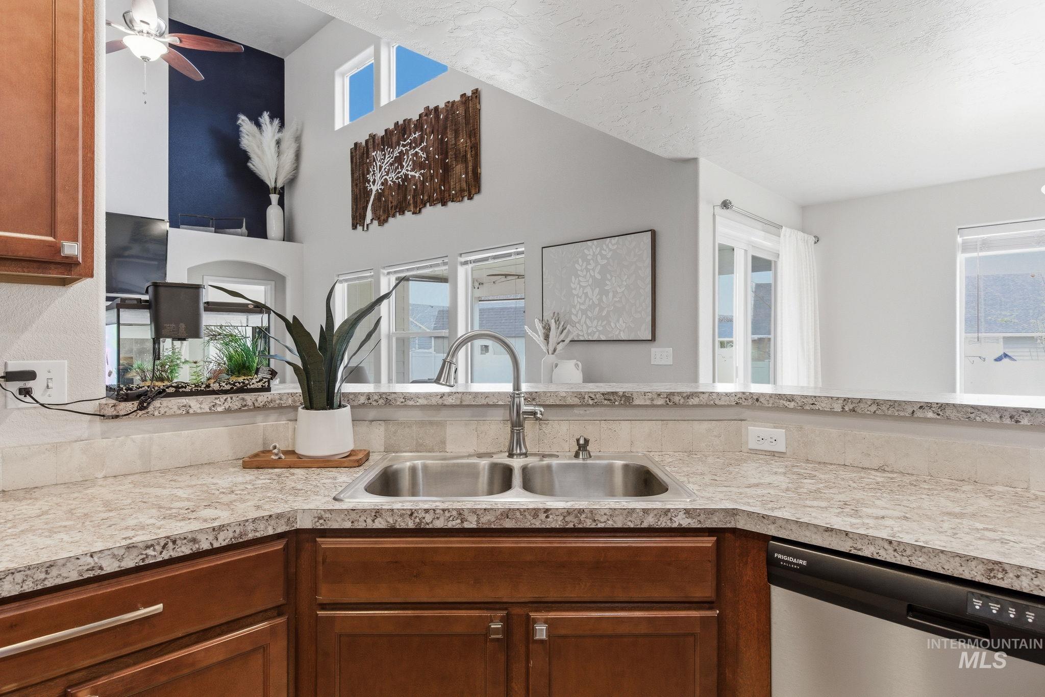 1980 W Turquoise Dr., Kuna, Idaho 83634, 6 Bedrooms, 3.5 Bathrooms, Residential For Sale, Price $537,900,MLS 98980172