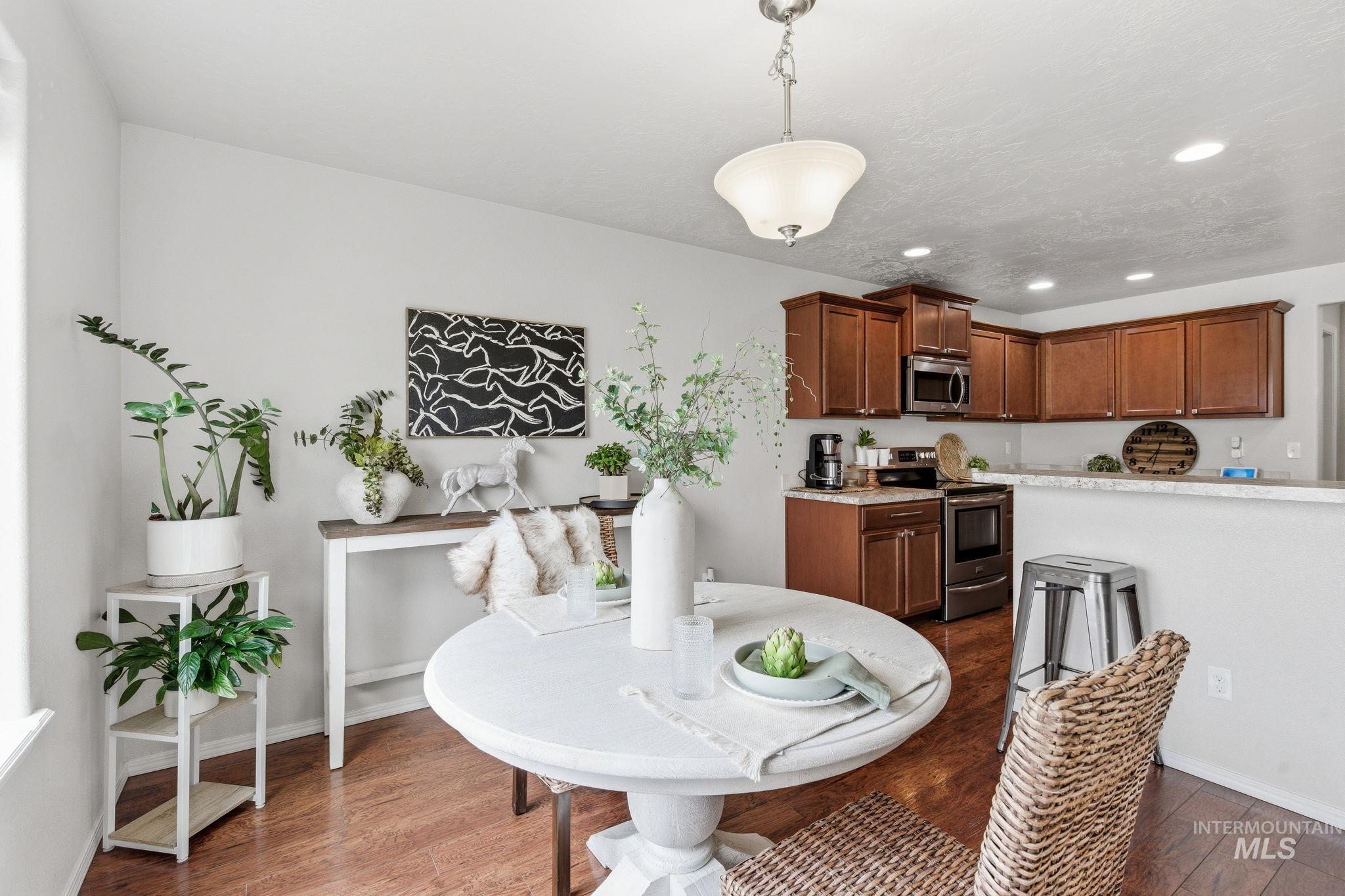 1980 W Turquoise Dr., Kuna, Idaho 83634, 6 Bedrooms, 3.5 Bathrooms, Residential For Sale, Price $537,900,MLS 98980172