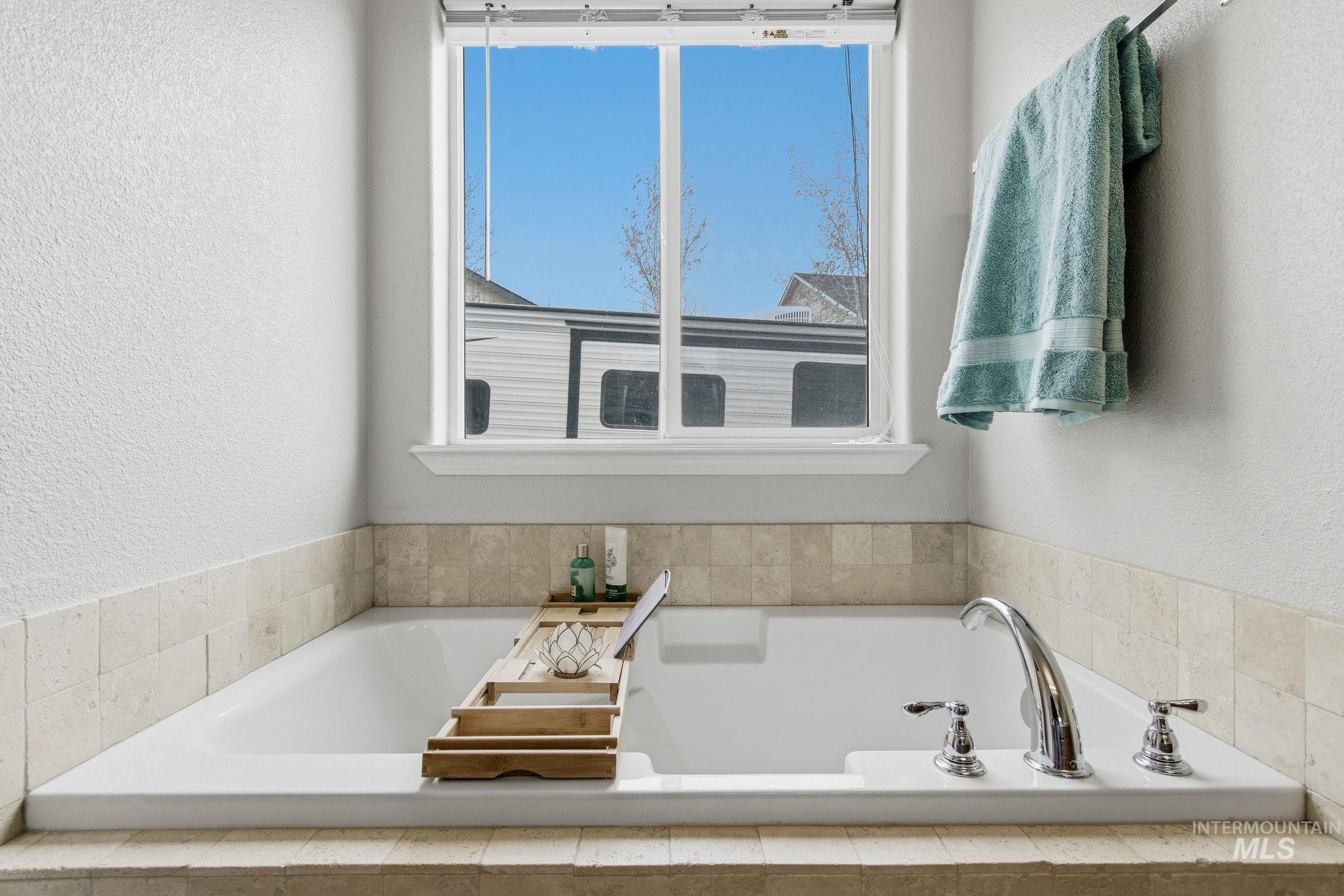 1980 W Turquoise Dr., Kuna, Idaho 83634, 6 Bedrooms, 3.5 Bathrooms, Residential For Sale, Price $537,900,MLS 98980172