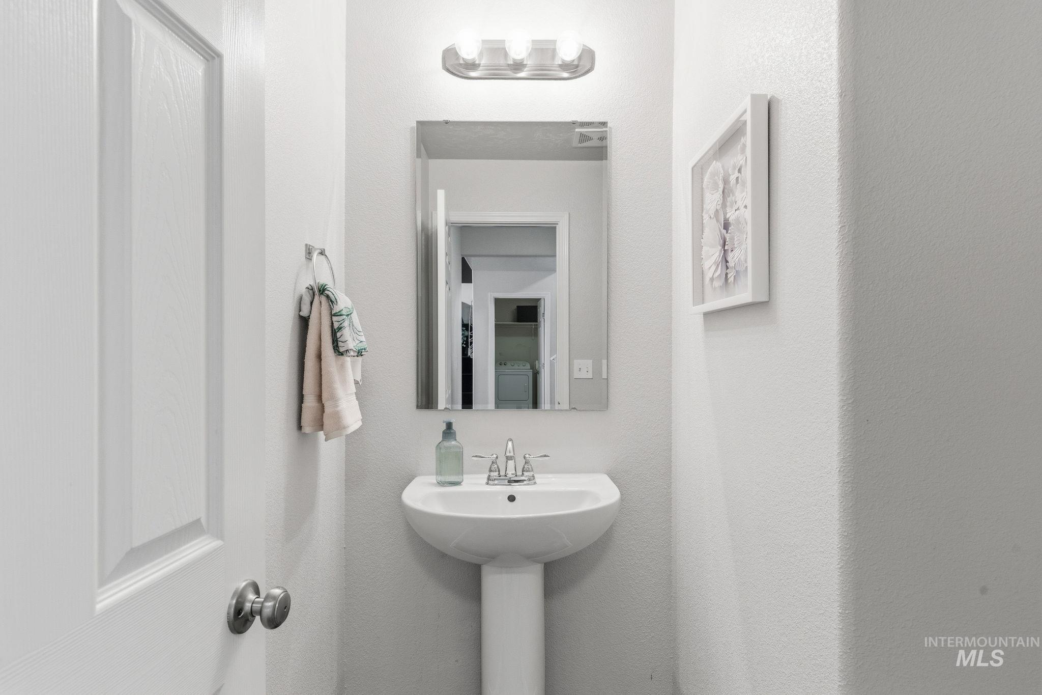 1980 W Turquoise Dr., Kuna, Idaho 83634, 6 Bedrooms, 3.5 Bathrooms, Residential For Sale, Price $537,900,MLS 98980172