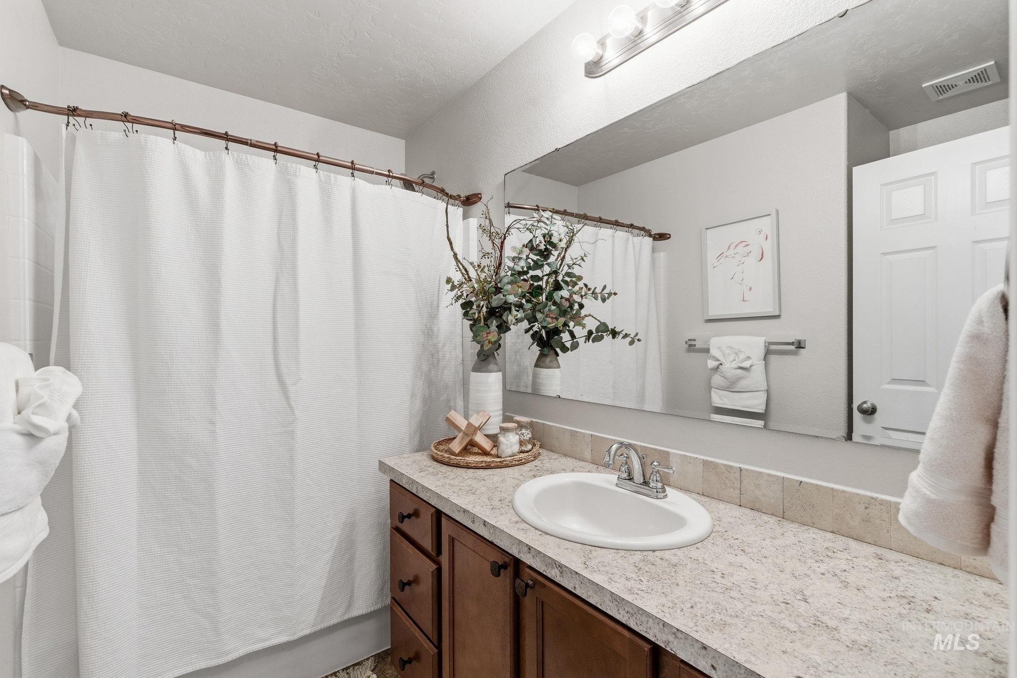 1980 W Turquoise Dr., Kuna, Idaho 83634, 6 Bedrooms, 3.5 Bathrooms, Residential For Sale, Price $537,900,MLS 98980172