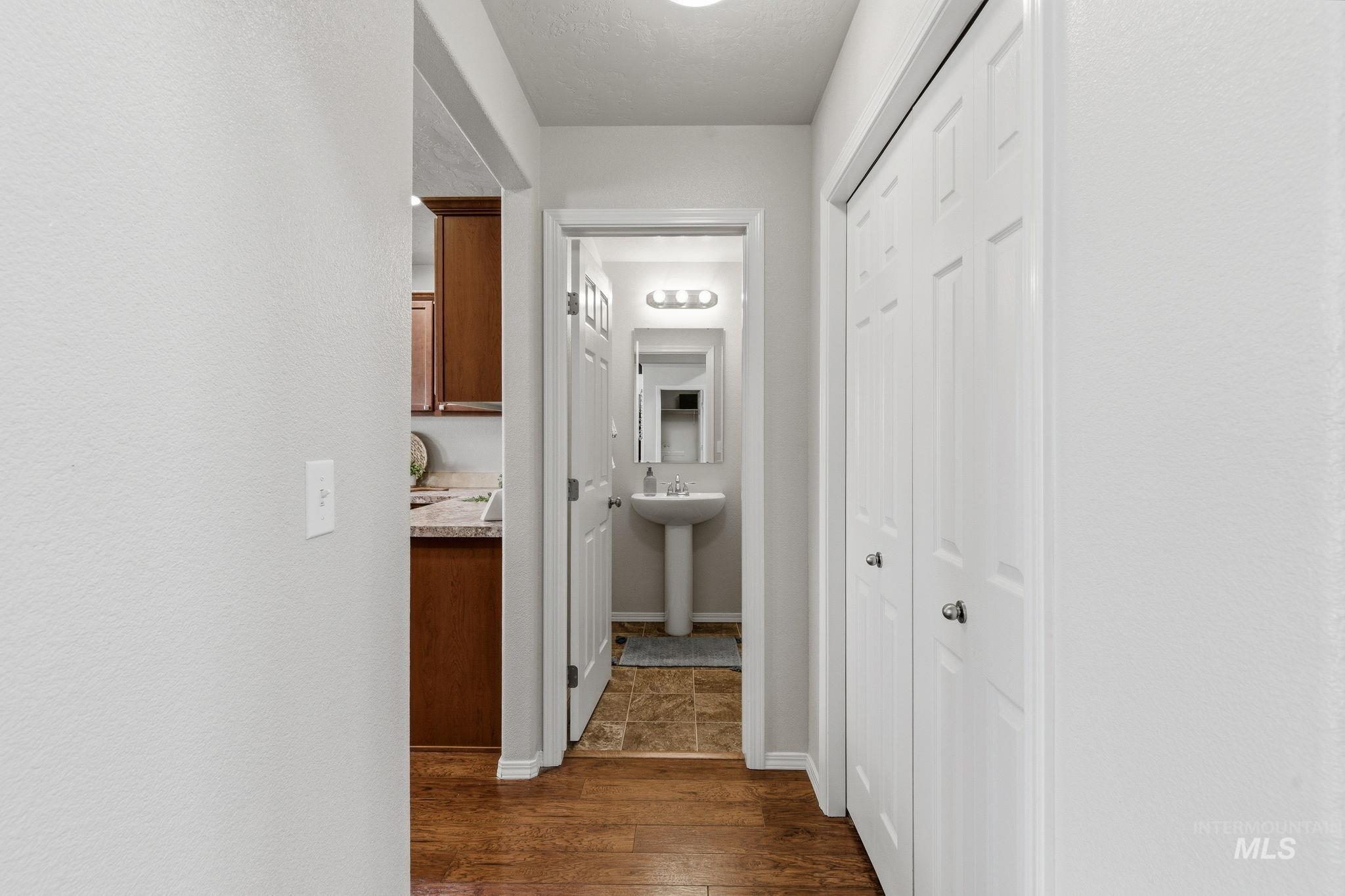 1980 W Turquoise Dr., Kuna, Idaho 83634, 6 Bedrooms, 3.5 Bathrooms, Residential For Sale, Price $537,900,MLS 98980172